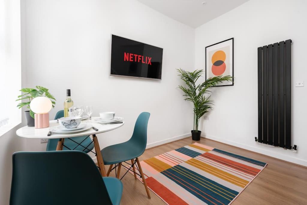 Perfect Modern 4 Bedroom In *